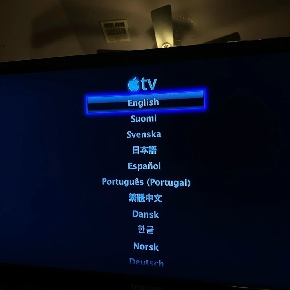 Apple TV White 1st Generation Model A1218 Streamer w/ Remote, Charging Cord EUC